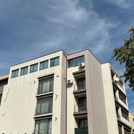 Centru Unirii Luxury Vip Palmier Apartament 2 Camere Cu Terasa Exterioara Amenajata ! Parcare Subterana Privata Climatizata Si Supravegheata Video Dar Doar Cu Rezervare In Limita Locurilor Disponibile !Proprietate In Regim Hoteliep - Nu Are Bucatarie บูคาเรสต์ ภายนอก รูปภาพ