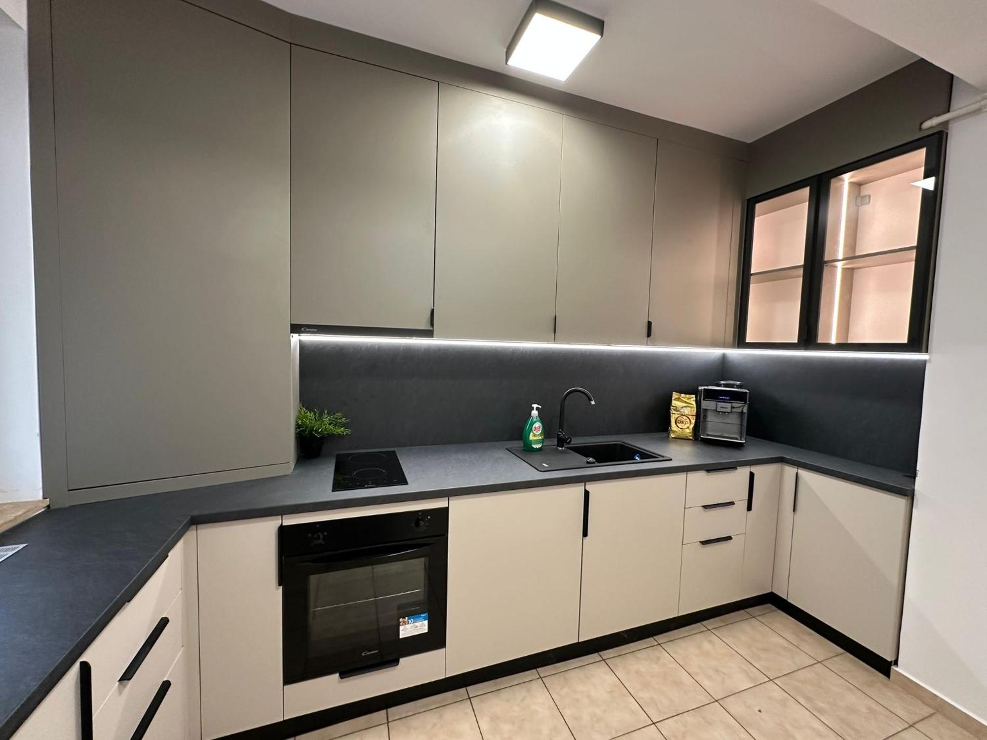 Centru Unirii Luxury Vip Palmier Apartament 2 Camere Cu Terasa Exterioara Amenajata ! Parcare Subterana Privata Climatizata Si Supravegheata Video Dar Doar Cu Rezervare In Limita Locurilor Disponibile !Proprietate In Regim Hoteliep - Nu Are Bucatarie บูคาเรสต์ ภายนอก รูปภาพ